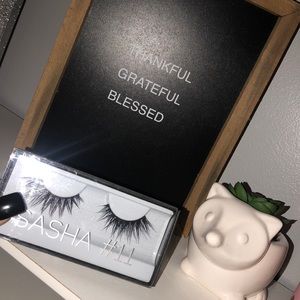 Huda Lashes